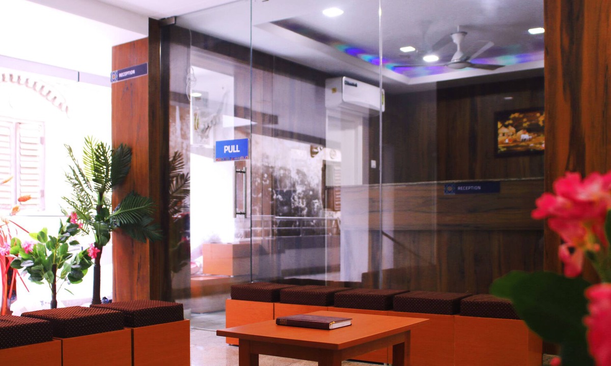 Royapettah Hotel | K11 Express - Opp Express Avenue