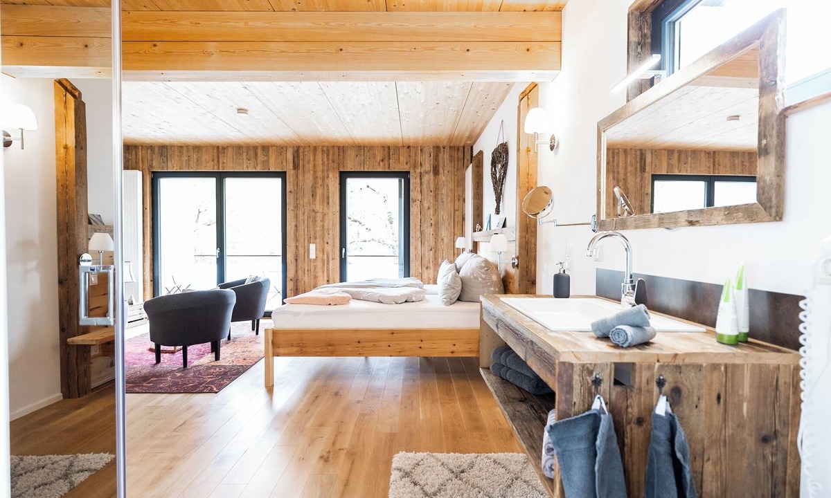 Essing Ski Chalet | Kai vacation chalet in Essing—sleeps 2 to 5 people, ideal for families!