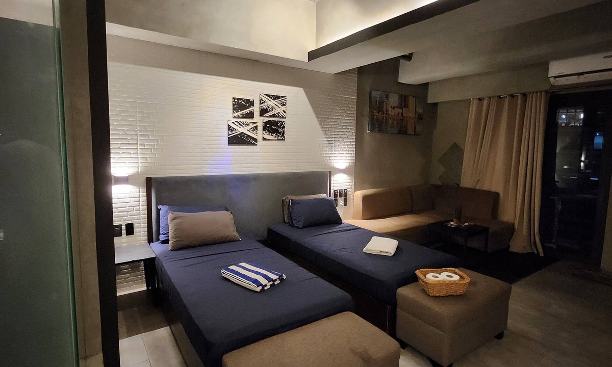 Quezon City Condo | KAIBIGAN HOMESTAY- kaibigan means "friend"in Filipino. We'll treat you like one!