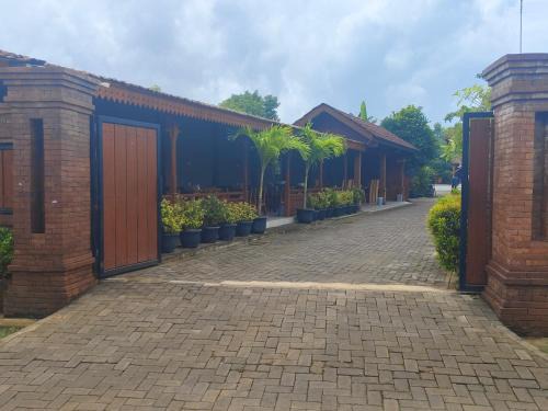 Mlonggo Villa | Kampoeng Sekuro