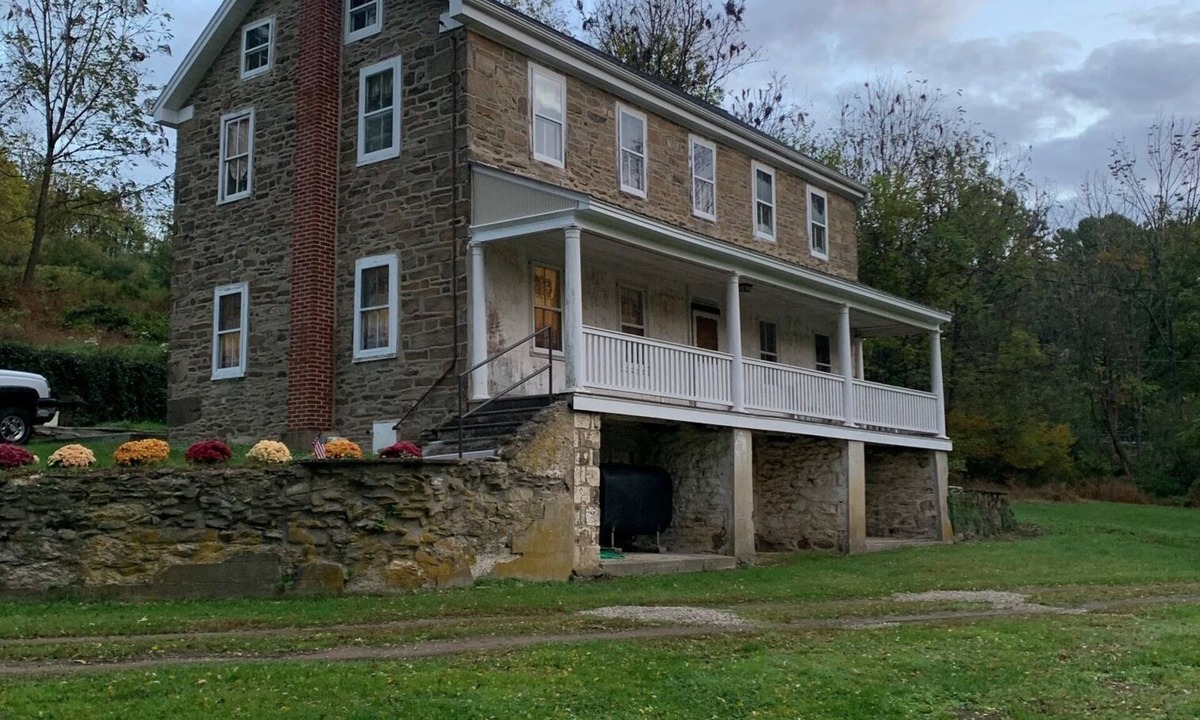 Stony Run House | Kane Farm minutes from Hawk Mountain, Leaser Lake, Kutztown University, and I-78