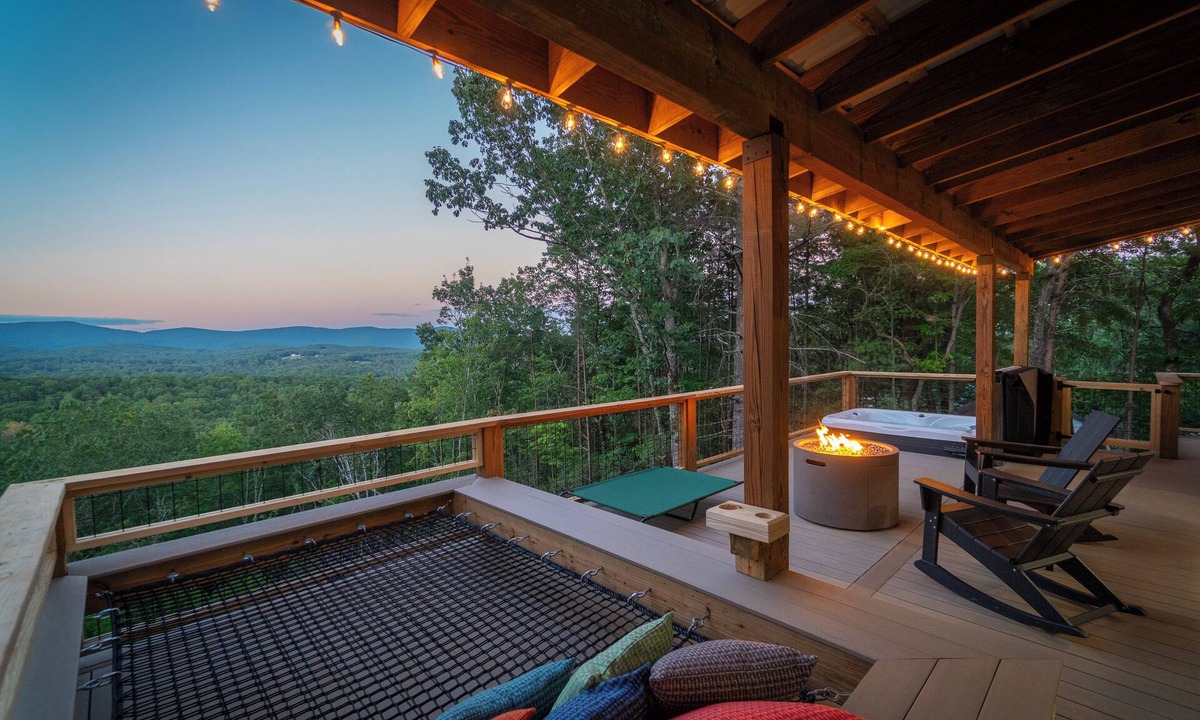 Clarkesville Cabin | KARGOHAUS - Private Dog Park! Unique Shipping Container Getaway Near Helen!