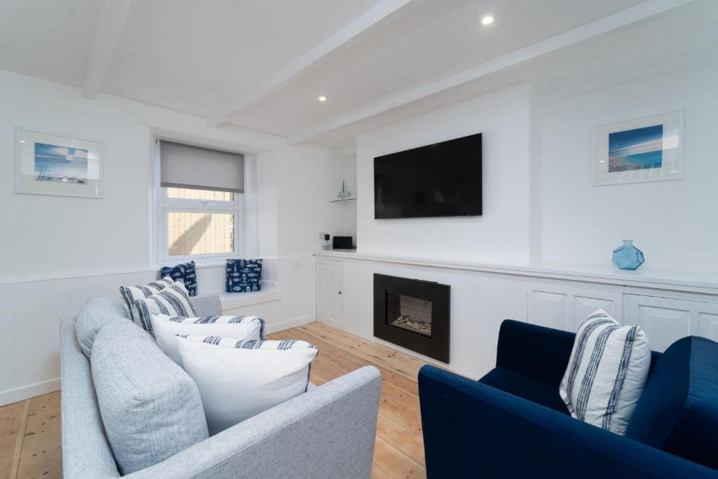 St Ives House | Karibu - Boutique Cottage with Parking - Short walk to Beach