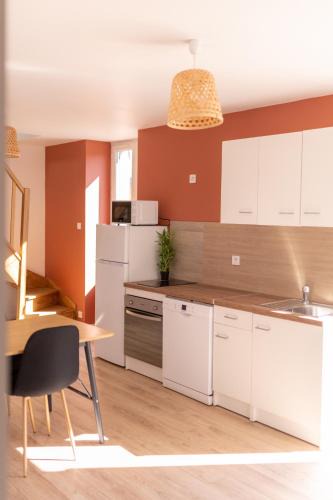 Rive-de-Gier Apartment | KASA DUPLEX - Climatisation - Balcon - Parking Privé