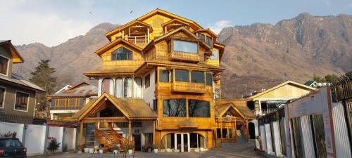 Nishat-Shalimar Hotel | Kashmir Mahal Resorts by Stay Pattern