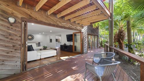 Coffs Harbour House | Kasuari - Just Steps to Pool and Beach