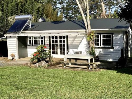 Waipapa House | Kauri post cottage
