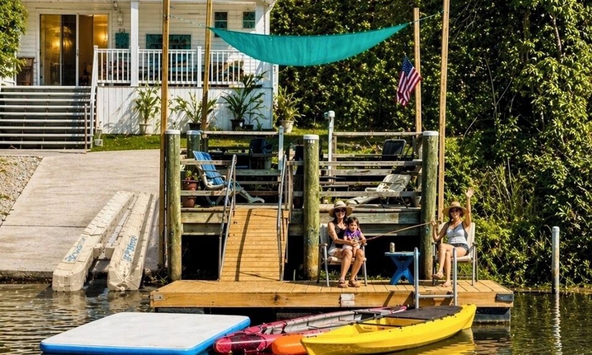 Weeki Wachee Gardens House | Kayak with Manatees Peaceful Weeki Wachee Riverfront Home Retreat