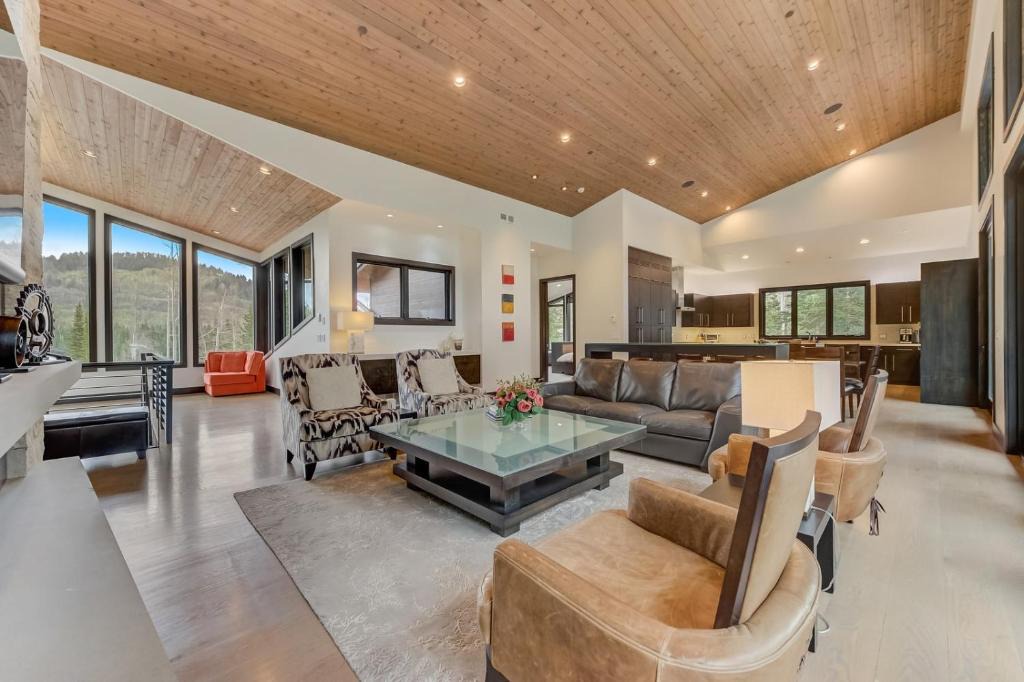 Park City House | KBM Resorts Walk to Slopes Sports Court Private Home Theater Sleeps 16 Private Hot Tub PCO-184G