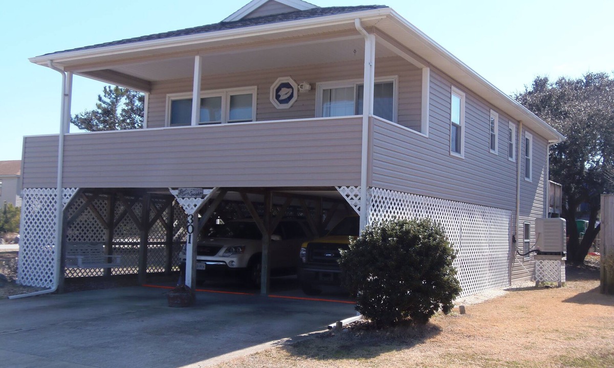 Colington Cottage | KDH vacation rental 500 yards from the beach and sound! Sleeps 8