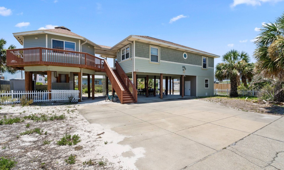 Villa Primera House | Keepin' It Reel | Steps from the Beach | Dog-Friendly | My Beach Getaways