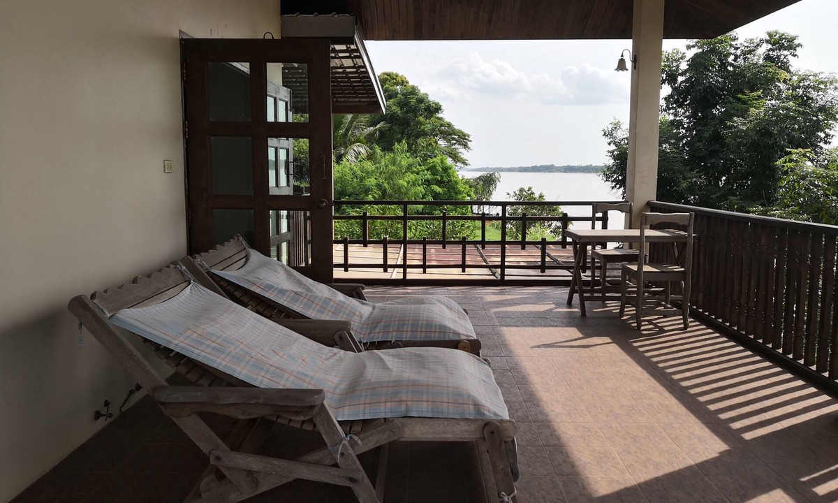 Phon Phisai House | Keerawan House Rim Khong