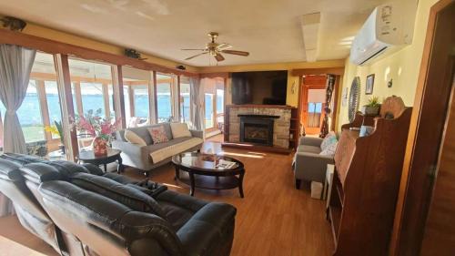 Stratford House | Kellys Point Bayfront Cozy Haven