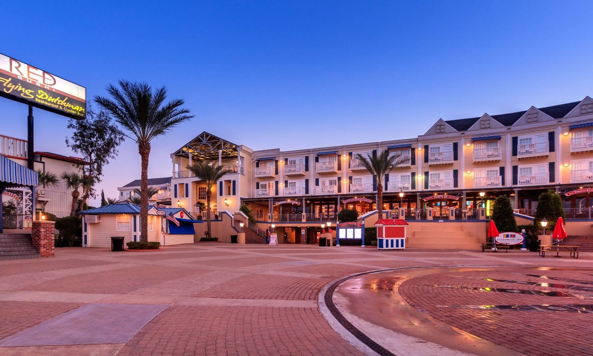 Clear Lake Shores Hotel | Kemah Boardwalk Inn