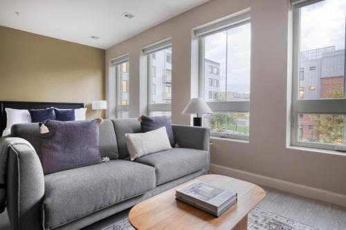 East Cambridge Apartment | Kendall Square studio w gym wd rooftop BOS-918