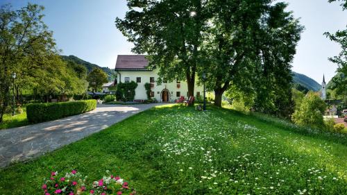 Spodnja Idrija Hotel | Kendov Dvorec