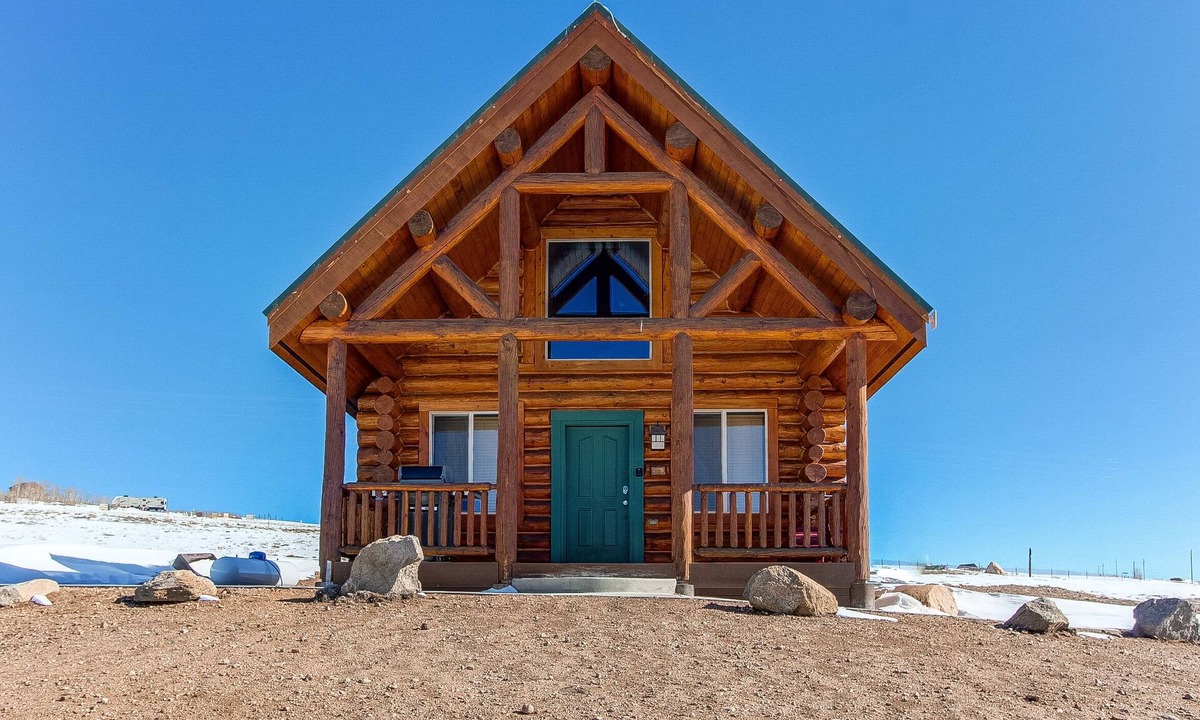 Michigan Hill Cabin | Kenosha Log Cabin with Beautiful Mountain View’s l Hot tub unavailable