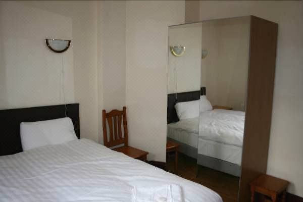 Hammersmith and Fulham Hotel | Kensington and Chelsea Grand Apartment
