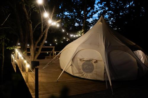 Georgetown Other | Kentucky Creekside Getaway with Outdoor Tub