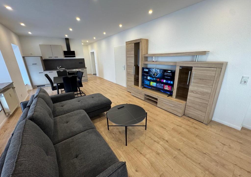 Schwalbach Apartment | Kernsanierte Monteurwohnung für 5 Personen