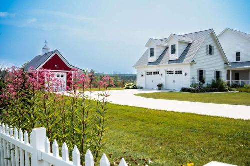 Hingham Apartment | Kettle Moraine Flat by Simple Life Rentals