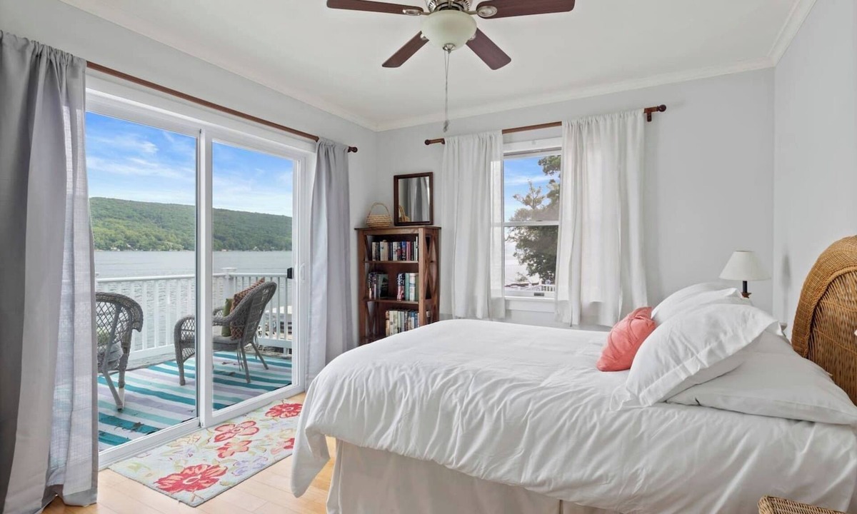 Branchport House | Keuka Lakefront Retreat | Hot Tub | Dock | Kayaks