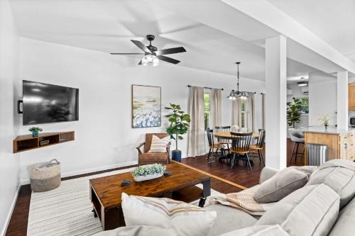 Hammondsport House | Keuka Wine Trail Lake View Suite & Private Fire Pit
