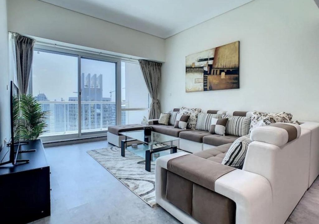 Jumeirah Lake Towers Apartment | Key View - Lake Terrace