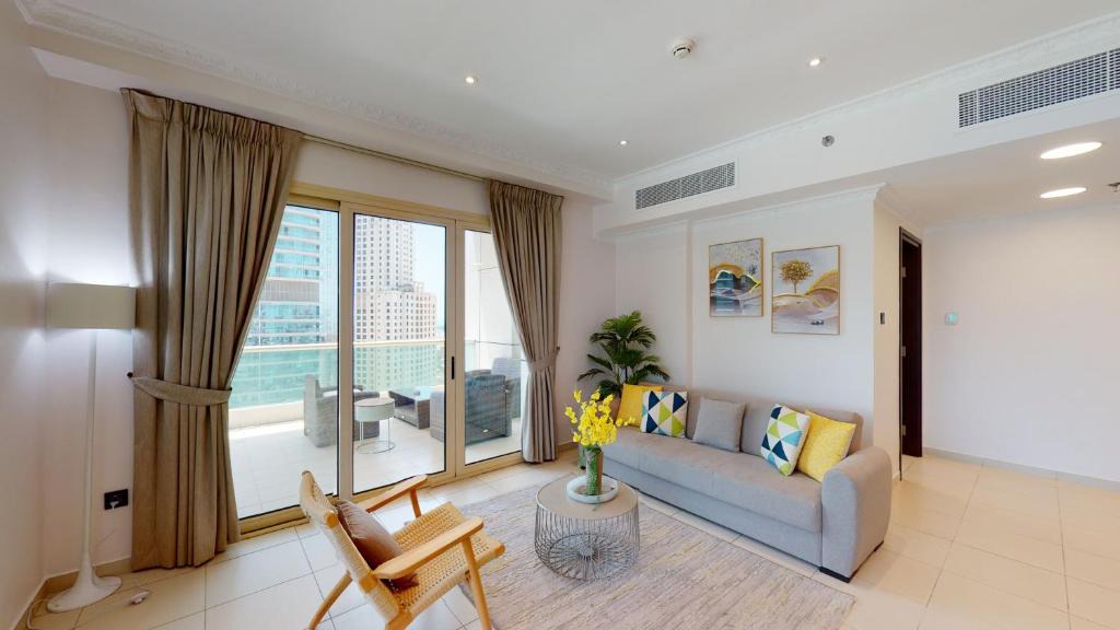Dubai Marina Apartment | Key View - Royal Oceanic
