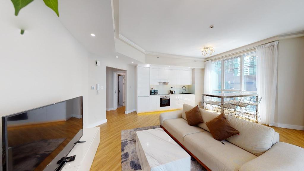 Dubai Marina Apartment | Key View - Torch Tower