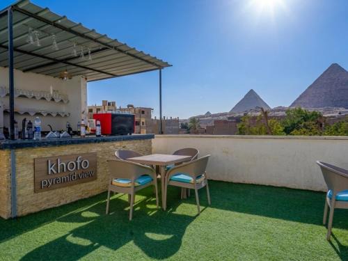 Oula House | khofo pyramids view