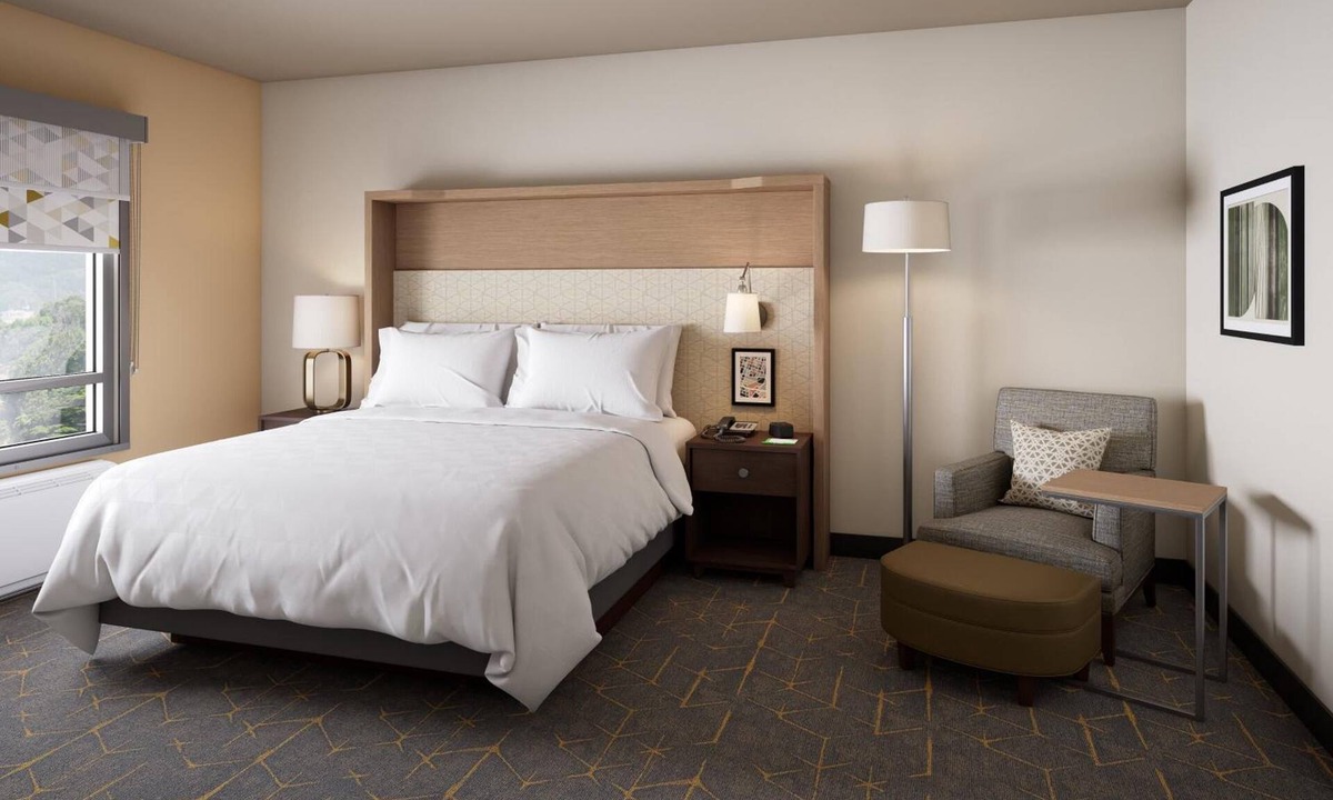 Barstow Hotel | Kick Back After Tanger Mall Shopping in This Inviting Room w/Free Breakfast