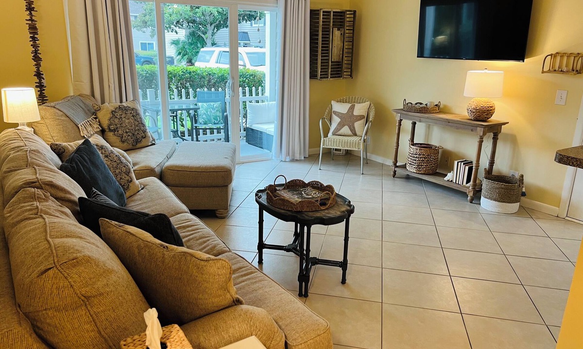 Demere Park Condo | Kick back and relax… You’re on island time!