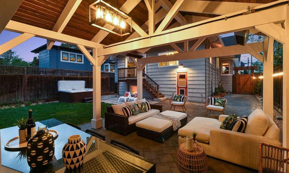 Alameda House | Kid friendly 5br home remodeled kitchen & backyard