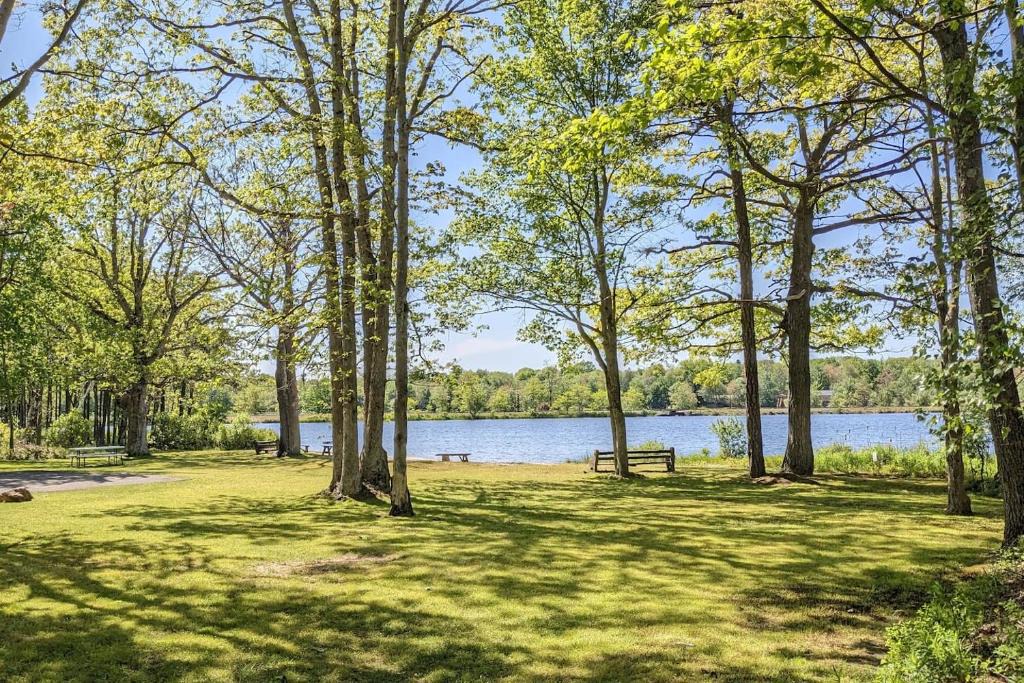 Pocono Summit House | KidApproved PrivateLake&Beach FencedYardKalahari