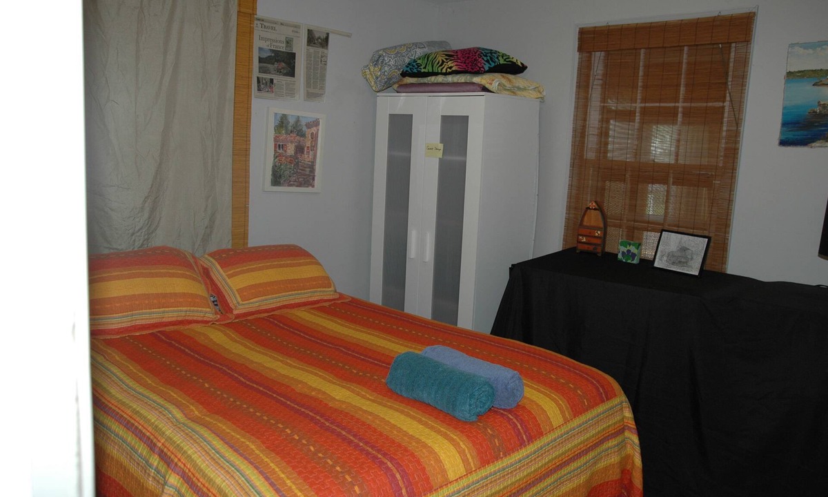 Colonial Beach Cottage | Kiki Cottage with Golf Cart. near restaurants and beaches