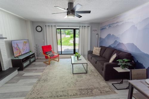 Killington Apartment | Killington resort: Walk to Mountain, Biking & Pool