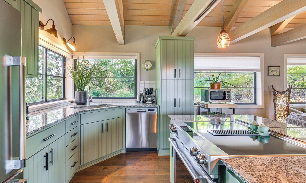 Thurston Cottage | 'Kimiko' Getaway w/Fire Pit – 15 Mi to Eugene
