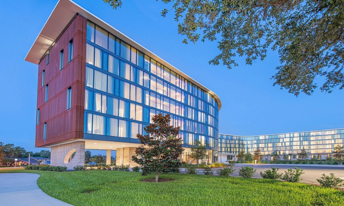 Gainesville Hotel | King ADA Guestroom w/Roll-in Shower | Near UF