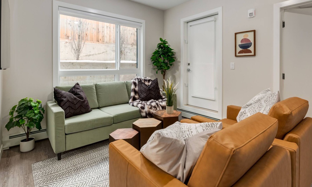Shaganappi Apartment | King bed, Ground Floor Suite, Pet Friendly
