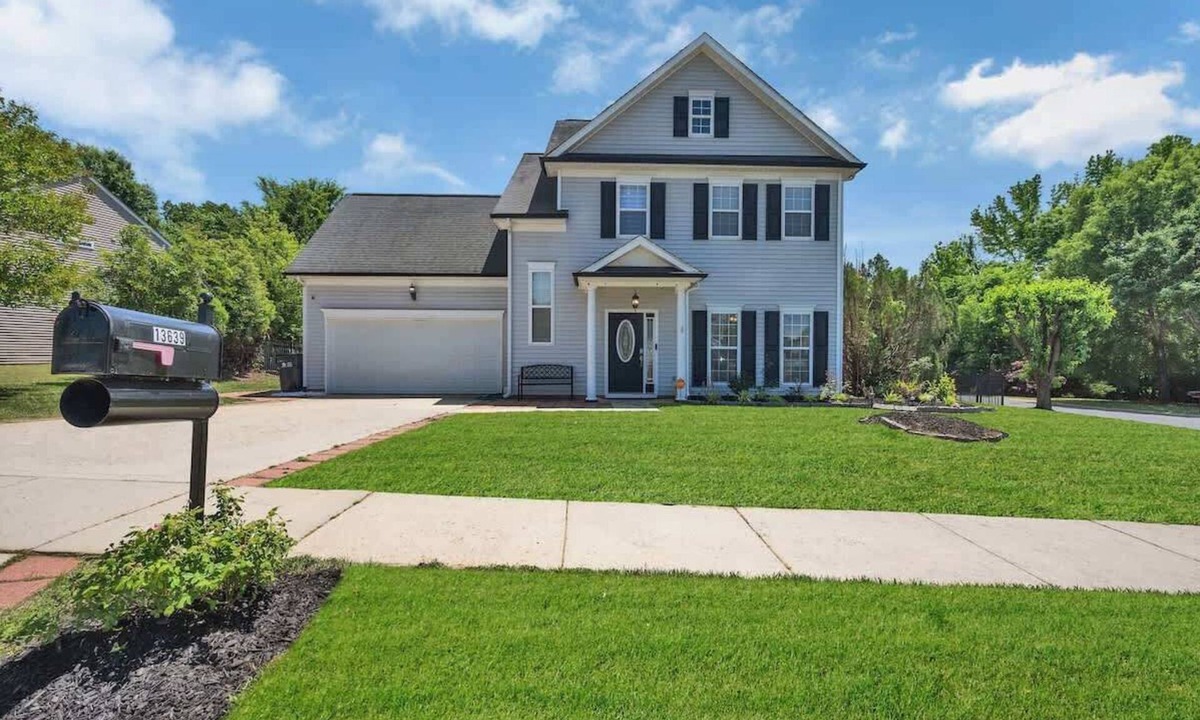 Steele Creek House | King Bed - Hot Tub - Fenced Yard - Near Carowinds