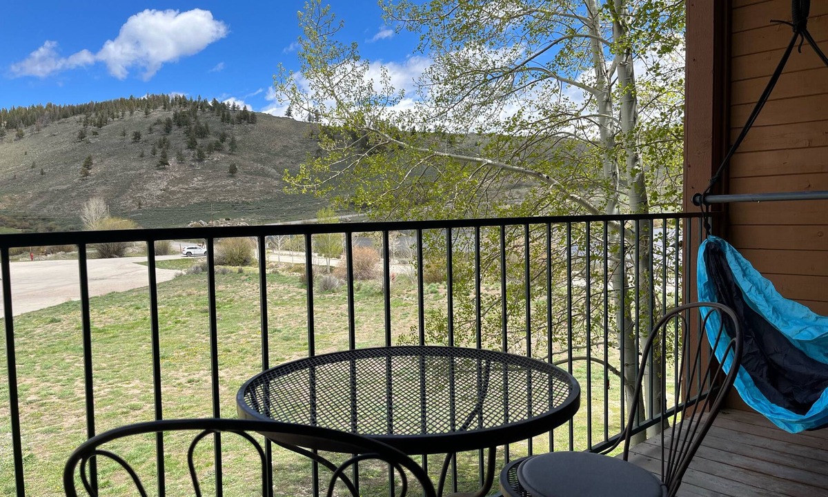 Grand Elk Ranch Resort | King Bed Studio- Resort Pool! Hot Tubs! Sleep 4! RMNP! Winterpark! Granby Ranch!