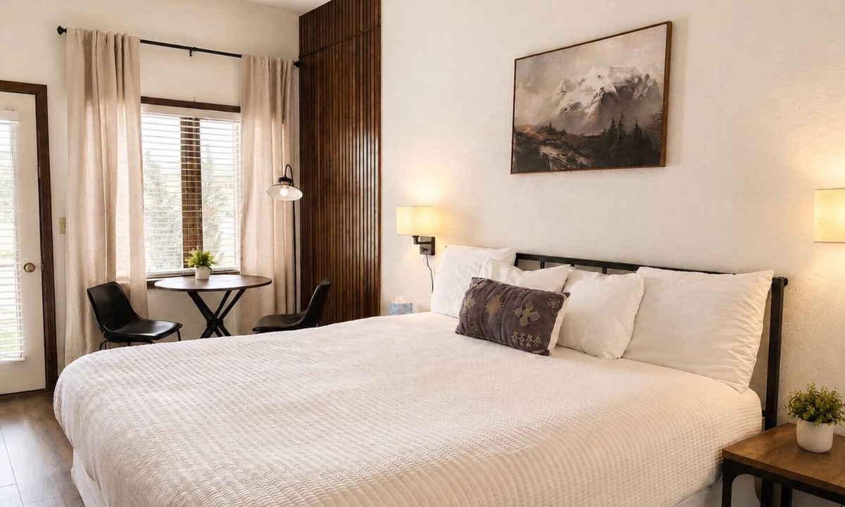 Granby Condo | King Hotel-Style Studio Near W RMNP + Pool & Hot Tubs