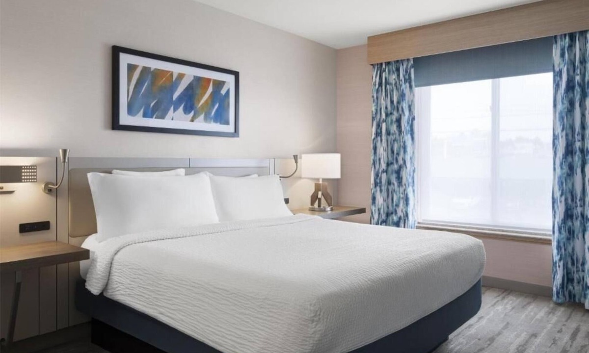 Albuquerque Hotel | King Junior Suite + Sofa bed | Breakfast Included, Fitness and Indoor Pool