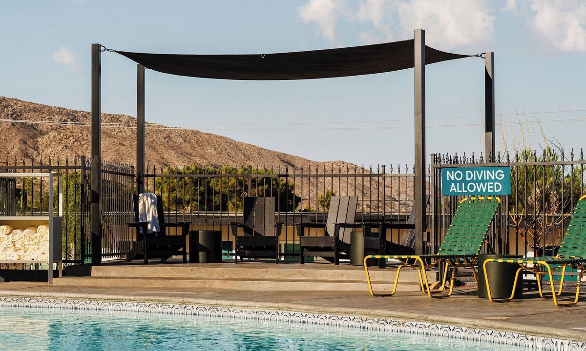 Yucca Valley Hotel | King+Queen Bunk | Joshua Tree | Big Group Basecamp, Pool, Fire Pit | 2 Units