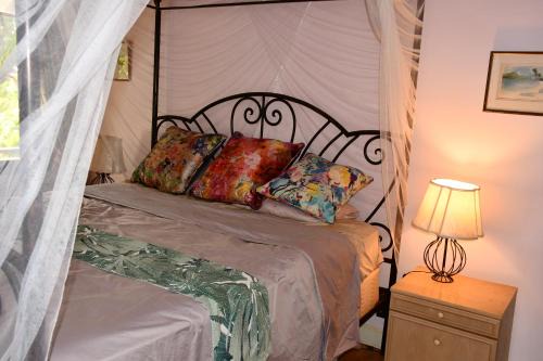 Tanetane Apartment | King Room bed and breakfast main house