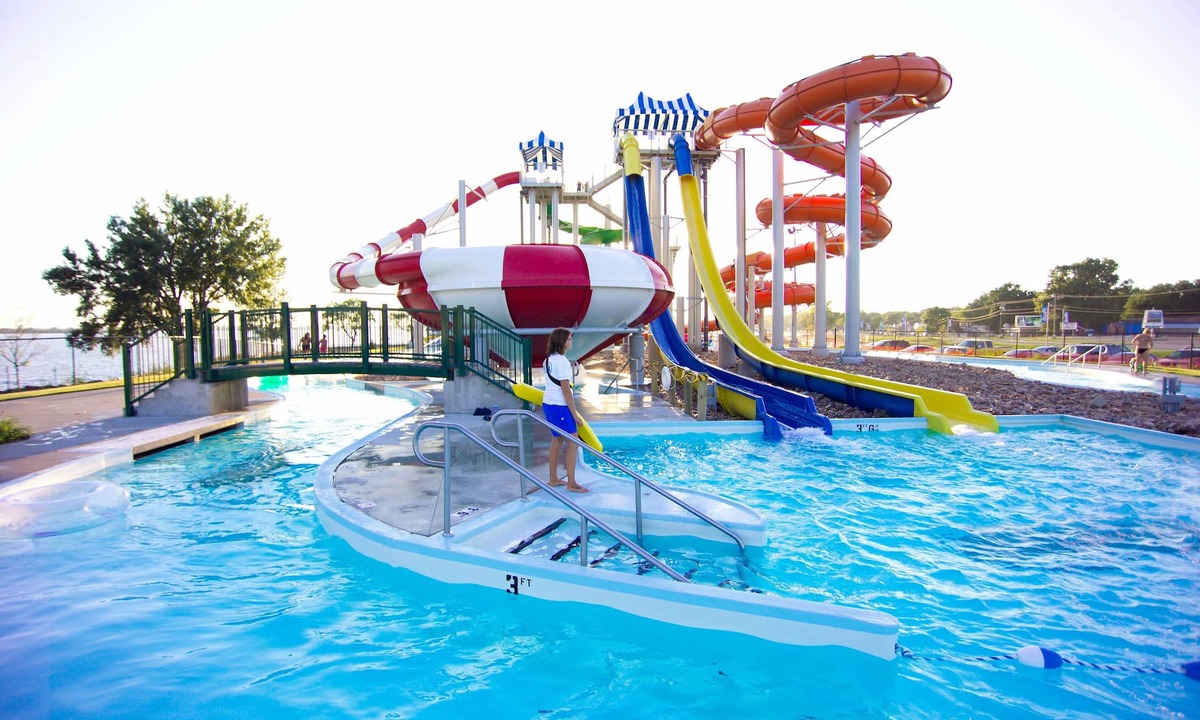 Storm Lake Resort | King's Pointe Waterpark Resort