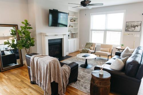 Martin Luther King House | "King's Quarters" Modern Urban Stay - Downtown LEX