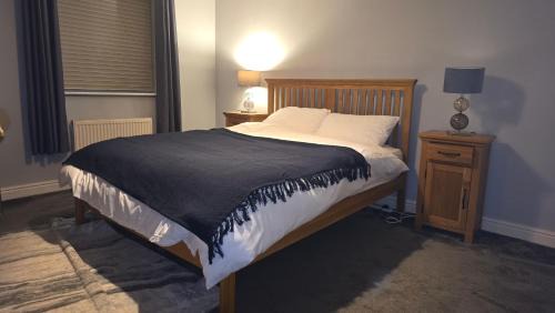Cradley House | King size bed & private bathroom Family and Bunk Bed