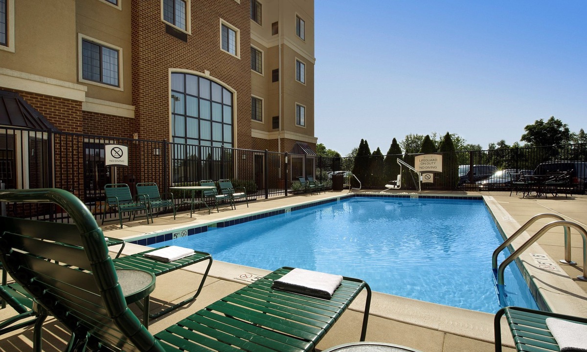 Linthicum Heights Apartment | King Studio Near BWI Airport. Free Breakfast, Outdoor Pool | Staybridge